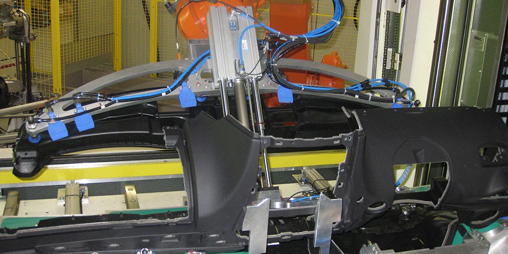 Pneumatischer Teleskopzylinder mit Führungseinheit in der Industrieautomation
