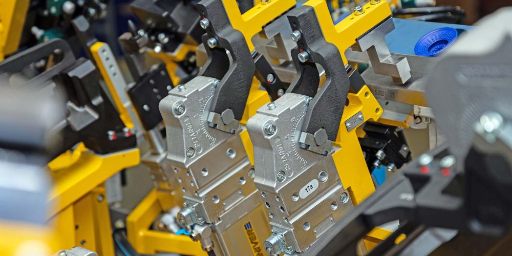 Pneumatische Kniehebelspanner - Einsatz im voll automatisiertem Karosserierohbau